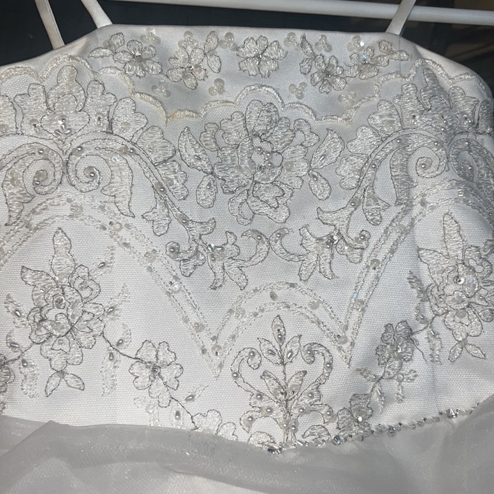 Beautiful white flower girl dress David’s bridal size 3 - Picture 8 of 9